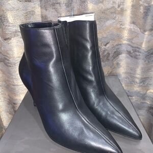 Vince Camuto VC-FREIKTI Boots Size 9.5